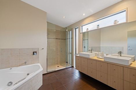 Photo of property in 5 Emerald Lane, Cashmere, Christchurch, 8022