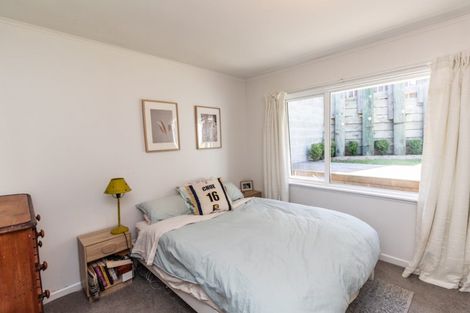 Photo of property in 68 Newlands Road, Newlands, Wellington, 6037