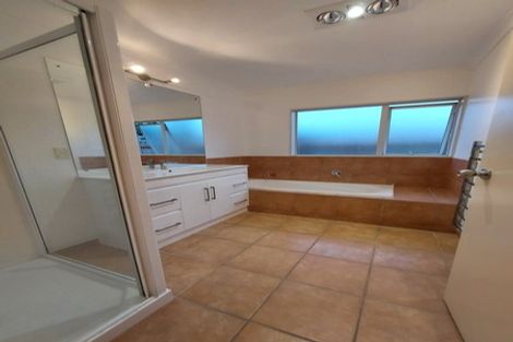 Photo of property in 6 Magee Place, East Tamaki Heights, Auckland, 2016