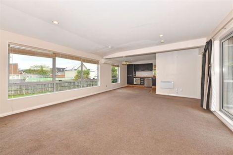 Photo of property in 8d Broadbent Street, Riccarton, Christchurch, 8041
