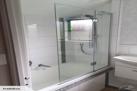 Photo of property in 1/70 Ayton Drive, Totara Vale, Auckland, 0629