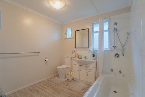 Photo of property in 16 Basley Road, Owhata, Rotorua, 3010