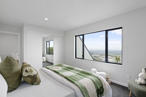 Photo of property in 7 Hatherly Lane, Mount Pleasant, Christchurch, 8081