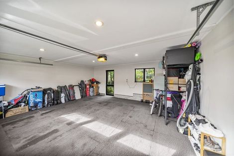 Photo of property in 10 Kirkdale Place, Northcross, Auckland, 0632