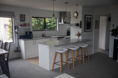 Photo of property in 2/21 Tahu Crescent, Sunnynook, Auckland, 0620