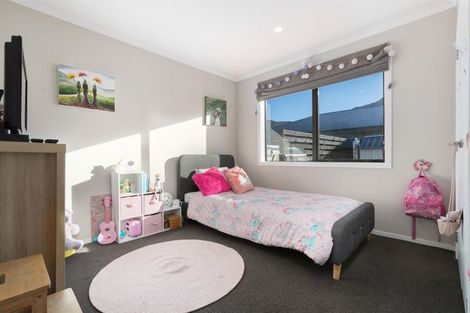 Photo of property in 2 Kingfisher Crescent, Albert Town, Wanaka, 9305