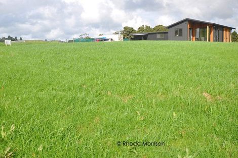 Photo of property in 12 Arahanga Road, Paparoa, 0571