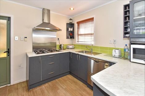 Photo of property in 2 Barnard Place, Manurewa East, Auckland, 2102