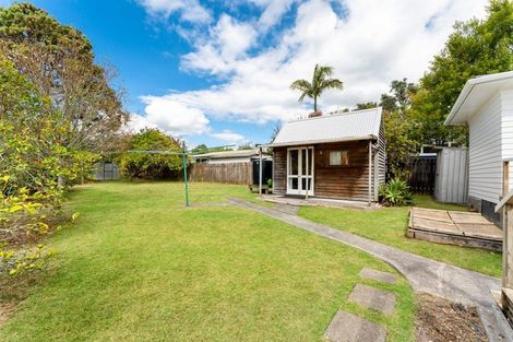 Photo of property in 7 Bayside Avenue, Te Atatu Peninsula, Auckland, 0610