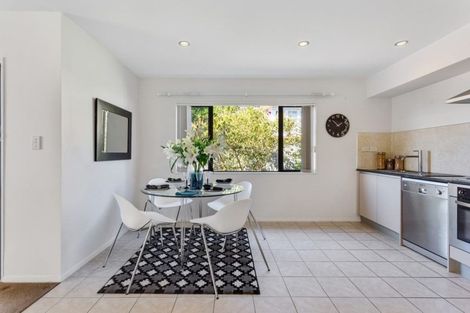 Photo of property in 3155a Great North Road, New Lynn, Auckland, 0600