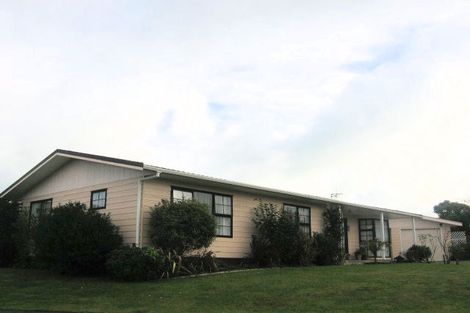 Photo of property in 46 Chatsworth Place, Highbury, Palmerston North, 4412