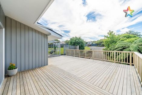 Photo of property in 26 Cedar Street, Maungaraki, Lower Hutt, 5010