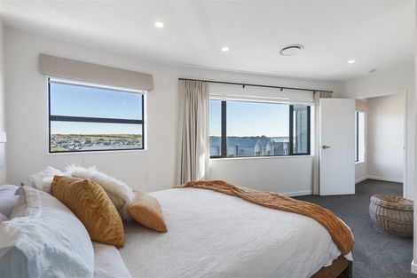 Photo of property in 14 Moki Place, Long Bay, Auckland, 0630