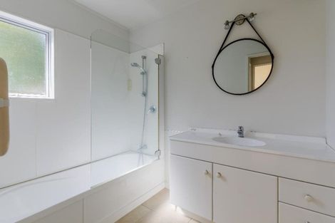 Photo of property in 28 Drome View Place, Beach Haven, Auckland, 0626