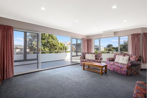 Photo of property in 17a Groves Road, Raumati Beach, Paraparaumu, 5032