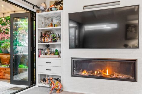 Photo of property in 1/6 Oystergrove Road, West Harbour, Auckland, 0618