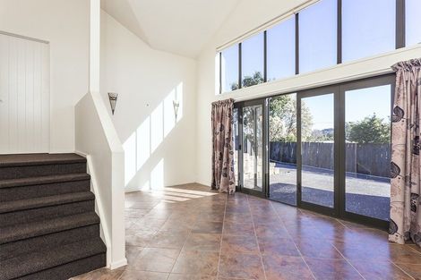 Photo of property in 4 Cliff View Drive, Green Bay, Auckland, 0604