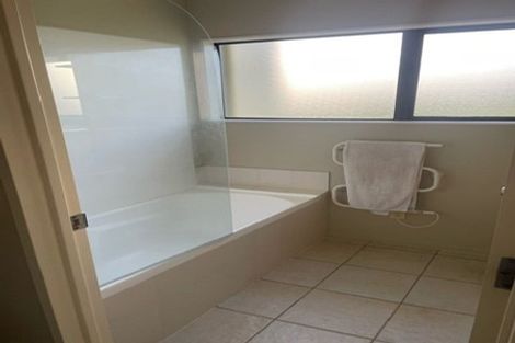 Photo of property in 29 Spalding Rise, Golflands, Auckland, 2013