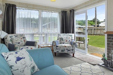 Photo of property in 13 Barber Street, Foxton Beach, Foxton, 4815