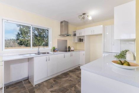 Photo of property in 62 Lyons Avenue, Murrays Bay, Auckland, 0630