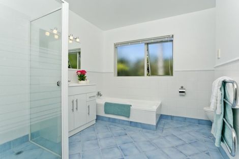 Photo of property in 17 Te Wharau Drive, Greenhithe, Auckland, 0632