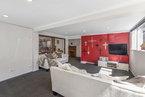 Photo of property in 107 Tiroroa Avenue, Te Atatu South, Auckland, 0610