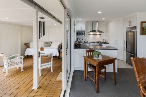 Photo of property in 98 Rosalie Terrace, Kelvin Grove, Palmerston North, 4414