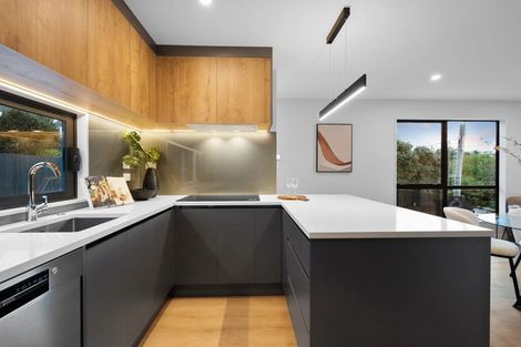 Photo of property in 2/32 Beulah Avenue, Rothesay Bay, Auckland, 0630