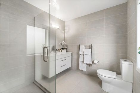 Photo of property in 32 Corricvale Way, Northcross, Auckland, 0630