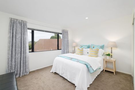 Photo of property in 22 Brockhall Lane, Avonhead, Christchurch, 8042