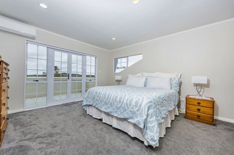 Photo of property in 9 Whiting Grove, West Harbour, Auckland, 0618