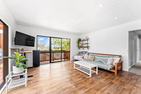 Photo of property in 30b Gledstane Road, Stanmore Bay, Whangaparaoa, 0932