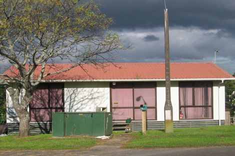 Photo of property in 17 Rehia Road, Massey, Auckland, 0614