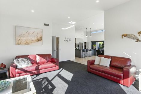 Photo of property in 22 Taranui Way, Paraparaumu Beach, Paraparaumu, 5032