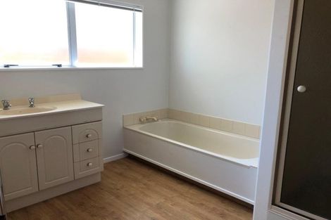 Photo of property in 9 Hilton Road, St Andrews, Hamilton, 3200