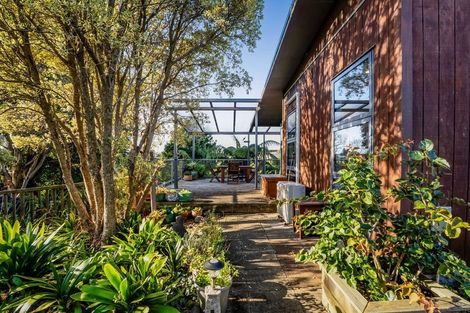 Photo of property in 127 Wairau Road, Oakura, 4314