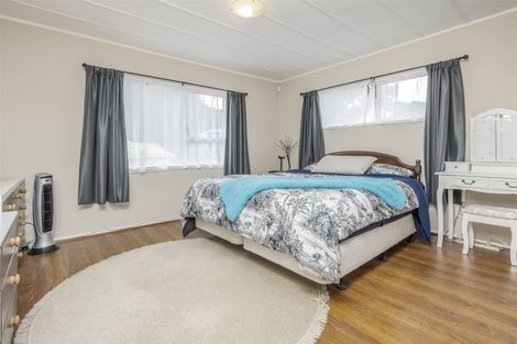 Photo of property in 1/40 Kingsclere Place, Goodwood Heights, Auckland, 2105