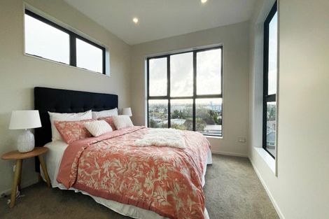 Photo of property in 10f Robert Burke Place, Henderson, Auckland, 0612