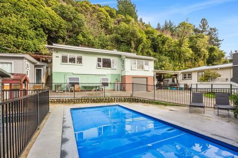 Photo of property in 112 Hine Road, Wainuiomata, Lower Hutt, 5014
