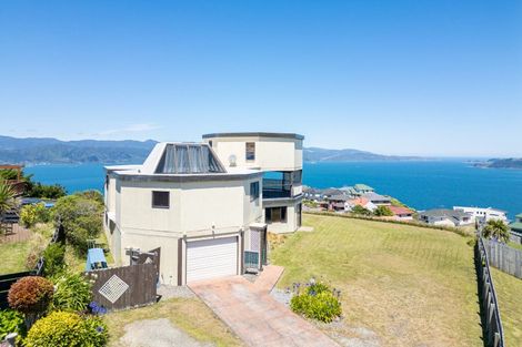 Photo of property in 20 Sunhaven Drive, Newlands, Wellington, 6037