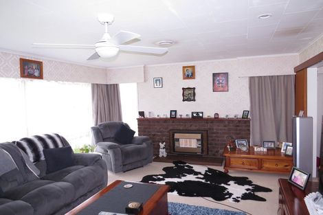 Photo of property in 43 Meadowbrook Drive, Cloverlea, Palmerston North, 4412
