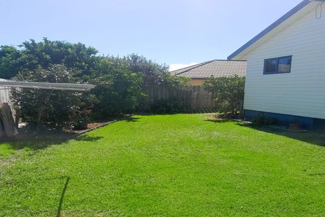 Photo of property in 25 Bermuda Place, One Tree Point, 0118