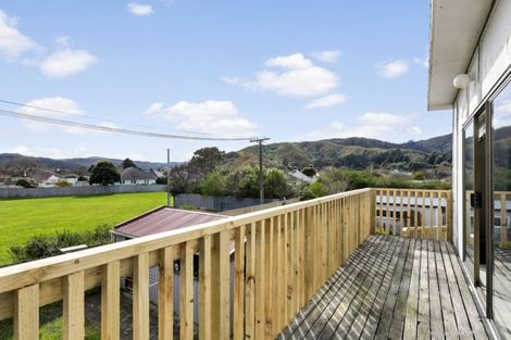 Photo of property in 15a Chapman Crescent, Naenae, Lower Hutt, 5011