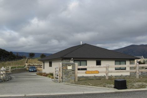 Photo of property in 16 Minaret Ridge, Wanaka, 9305