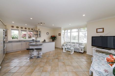 Photo of property in 4 The Oaks, Awapuni, Palmerston North, 4412