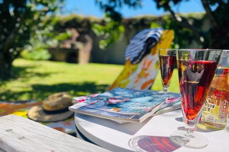 Photo of property in 61 Queens Road, Waikanae Beach, Waikanae, 5036