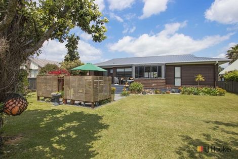 Photo of property in 10 Hereford Place, Waihi Beach, 3611