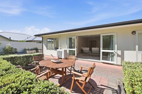 Photo of property in 5 Kawaroa Close, New Plymouth, 4310