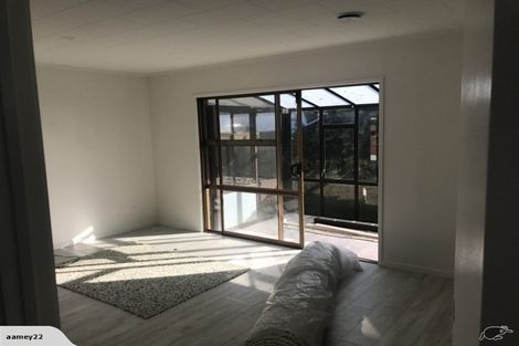 Photo of property in 1/3204 Great North Road, New Lynn, Auckland, 0600