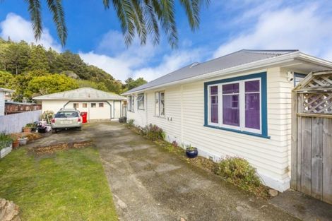 Photo of property in 6 Homedale Road, Wainuiomata, Lower Hutt, 5014